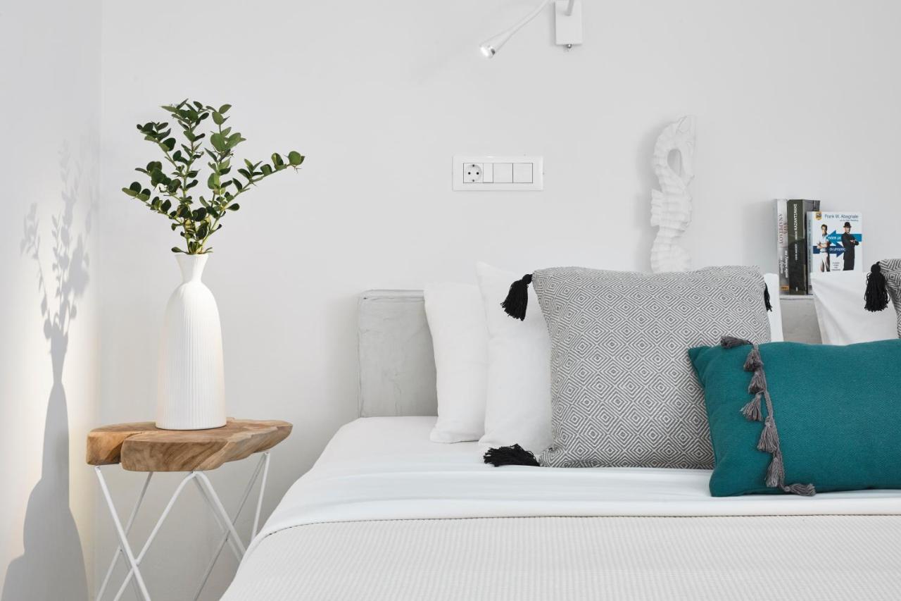 Infinite Blue Luxury Suites Fira  Bagian luar foto