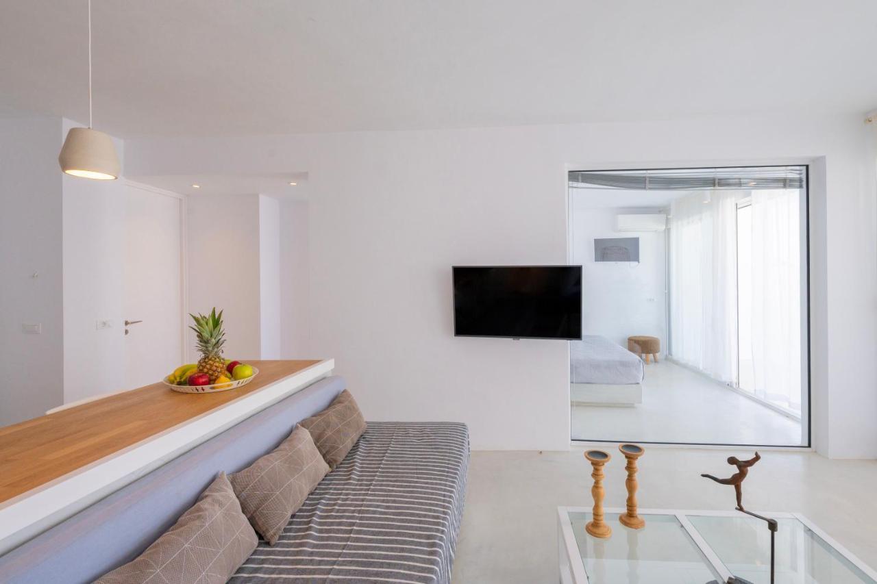 Infinite Blue Luxury Suites Fira  Bagian luar foto