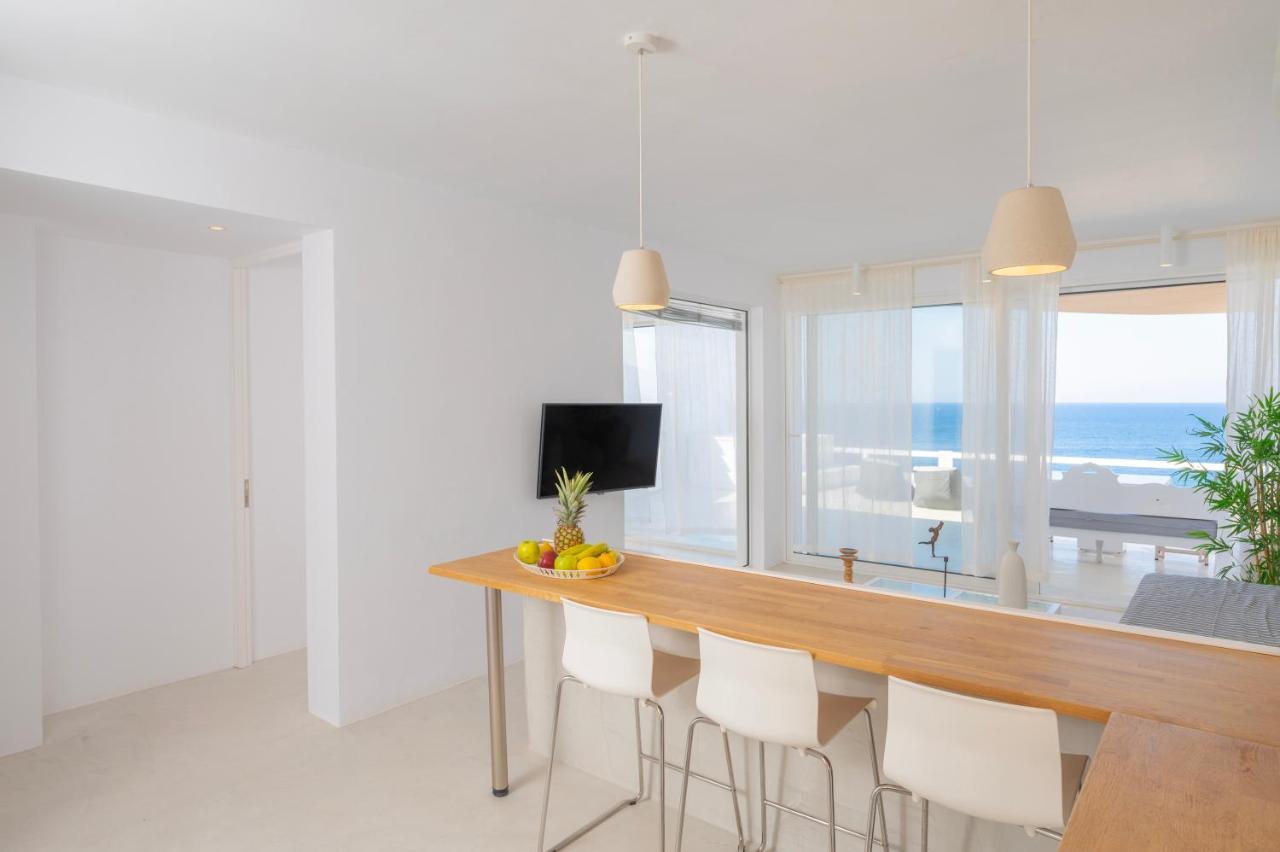 Infinite Blue Luxury Suites Fira  Bagian luar foto